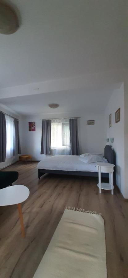 Affittacamere Piccola Italia Casa Racovita 3*